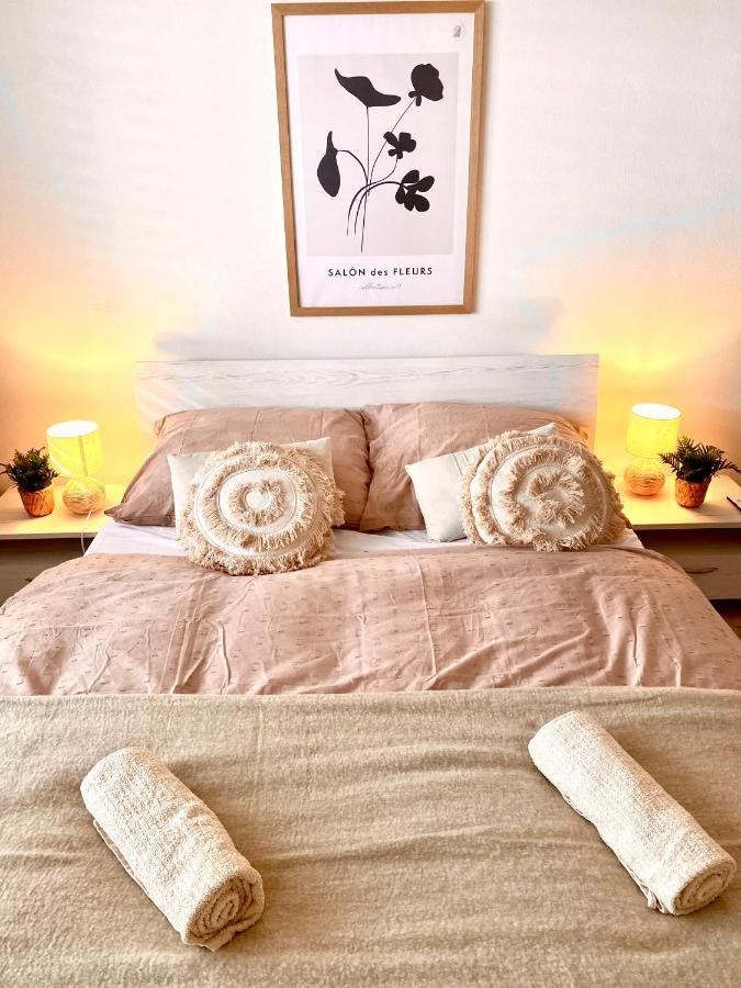 The Elite Suite Downtown A/C & Garage Parking 브라티슬라바 외부 사진