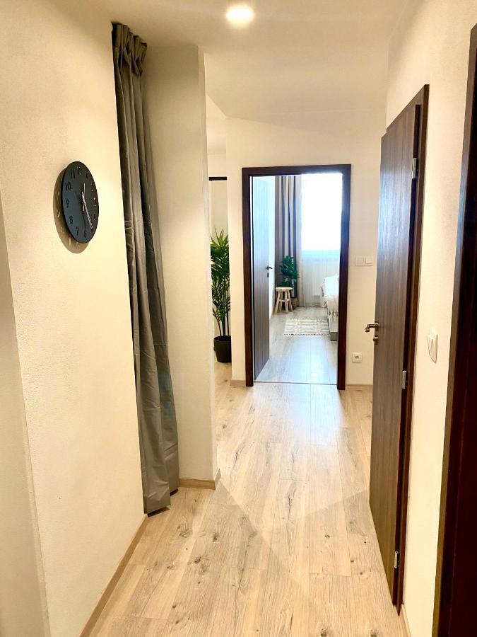 The Elite Suite Downtown A/C & Garage Parking 브라티슬라바 외부 사진