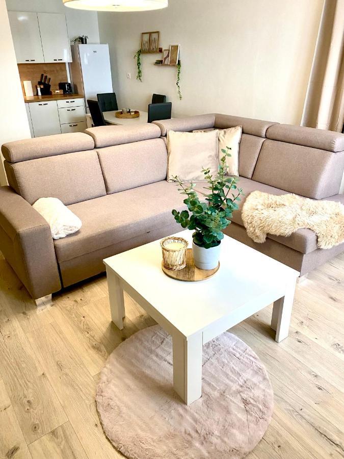 The Elite Suite Downtown A/C & Garage Parking 브라티슬라바 외부 사진
