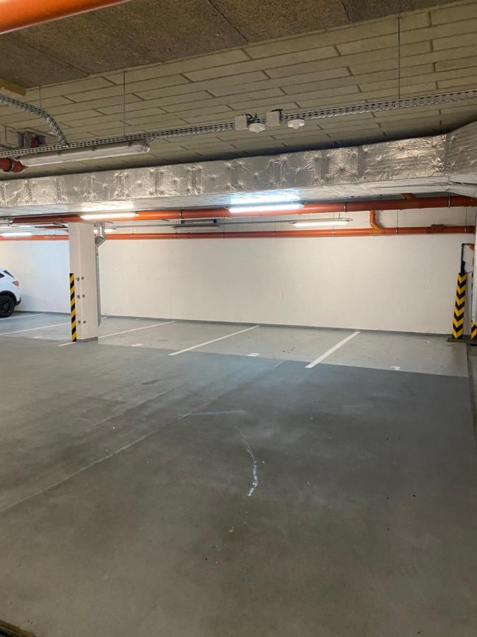 The Elite Suite Downtown A/C & Garage Parking 브라티슬라바 외부 사진