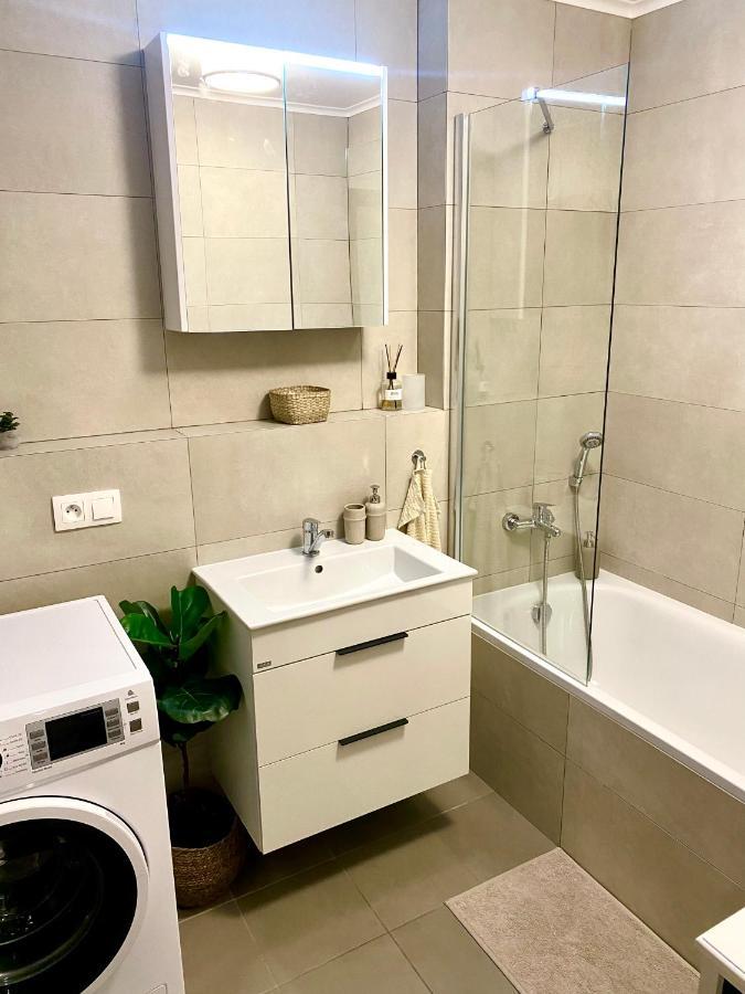 The Elite Suite Downtown A/C & Garage Parking 브라티슬라바 외부 사진