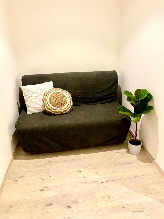 The Elite Suite Downtown A/C & Garage Parking 브라티슬라바 외부 사진