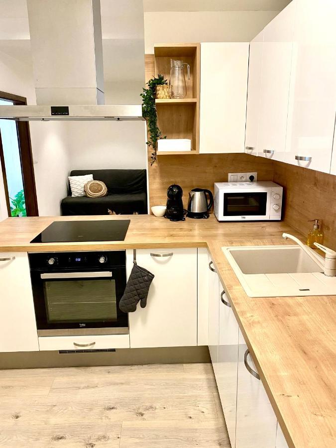 The Elite Suite Downtown A/C & Garage Parking 브라티슬라바 외부 사진